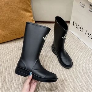 Black rubber Rain boots